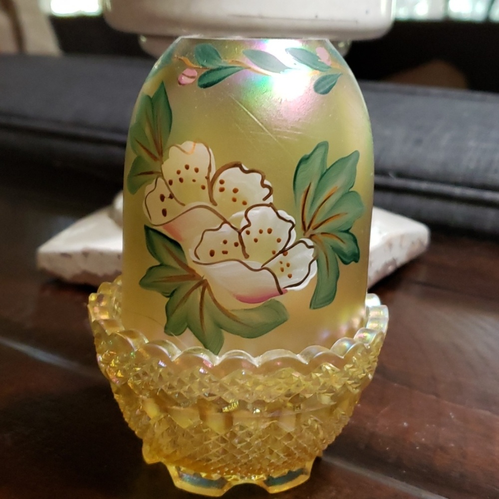 Fenton Hand-Painted Yellow Fairy Light .